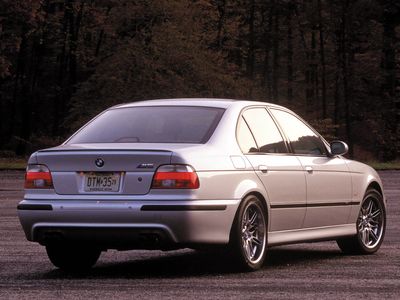 Автостекла BMW M5 E39 c установкой в Москве